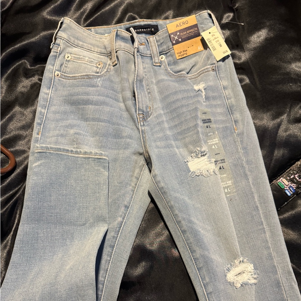 Aeropostale high rise skinny jeans 
Size 0 
Brand newww!!